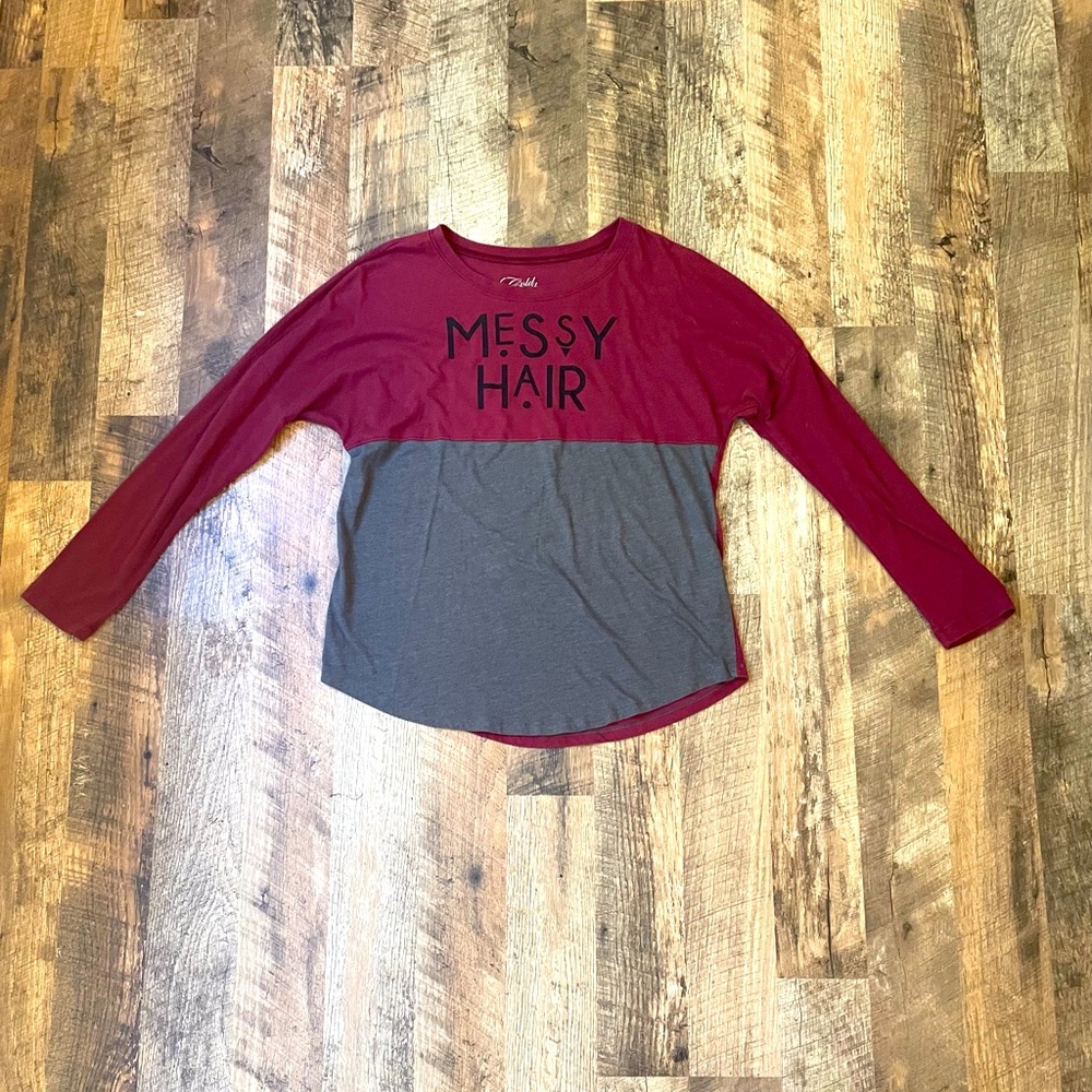 Messy hair long sleeve